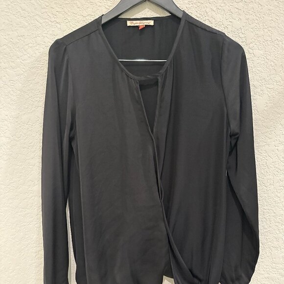 English Laundry Women's Black Long Sleeve Wrap Style Front Top Size Medium - Picture 1 of 8